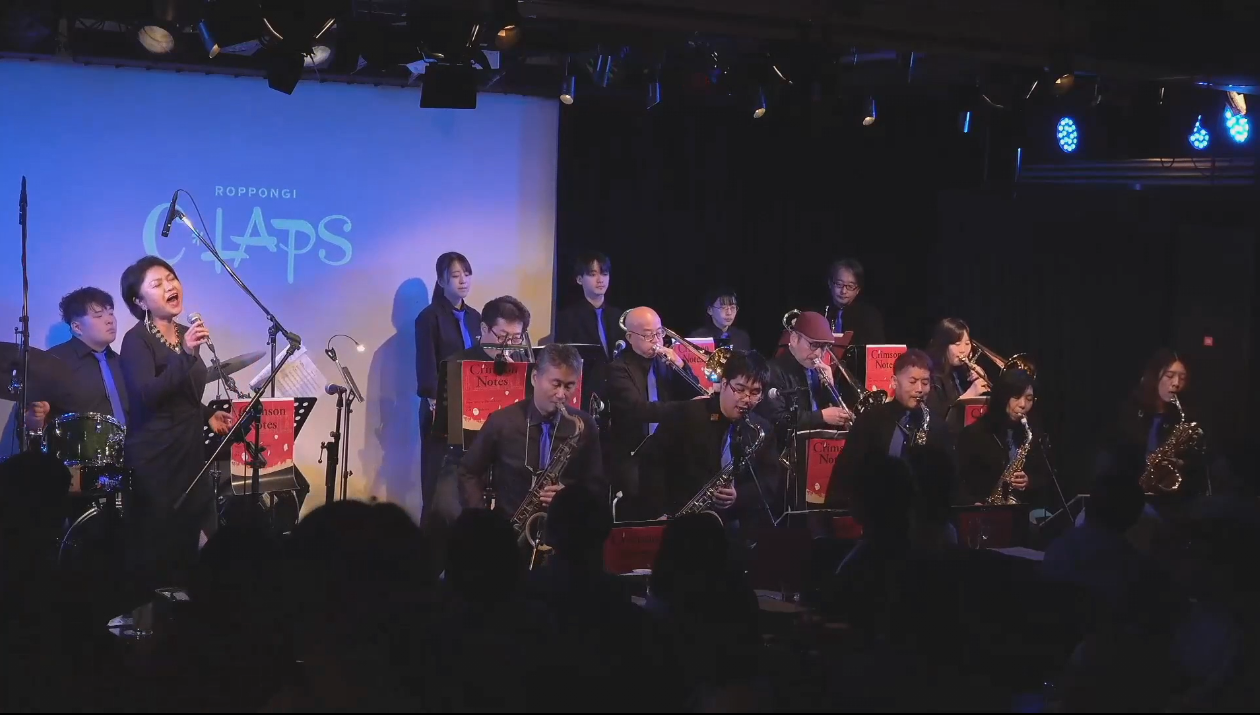 ボーカルを迎えたSSBのライブステージ
