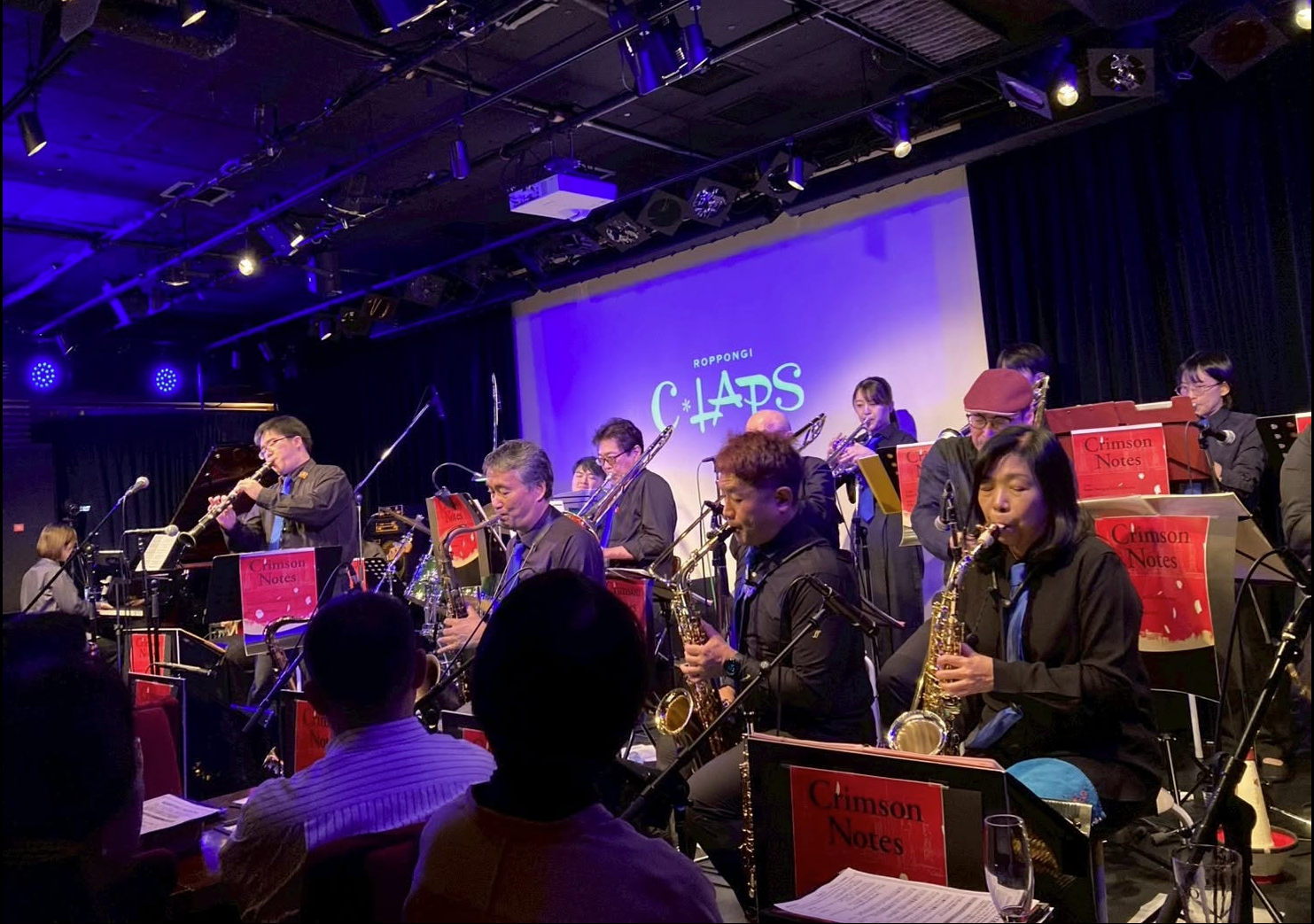 六本木のステージで演奏するSSBビッグバンド