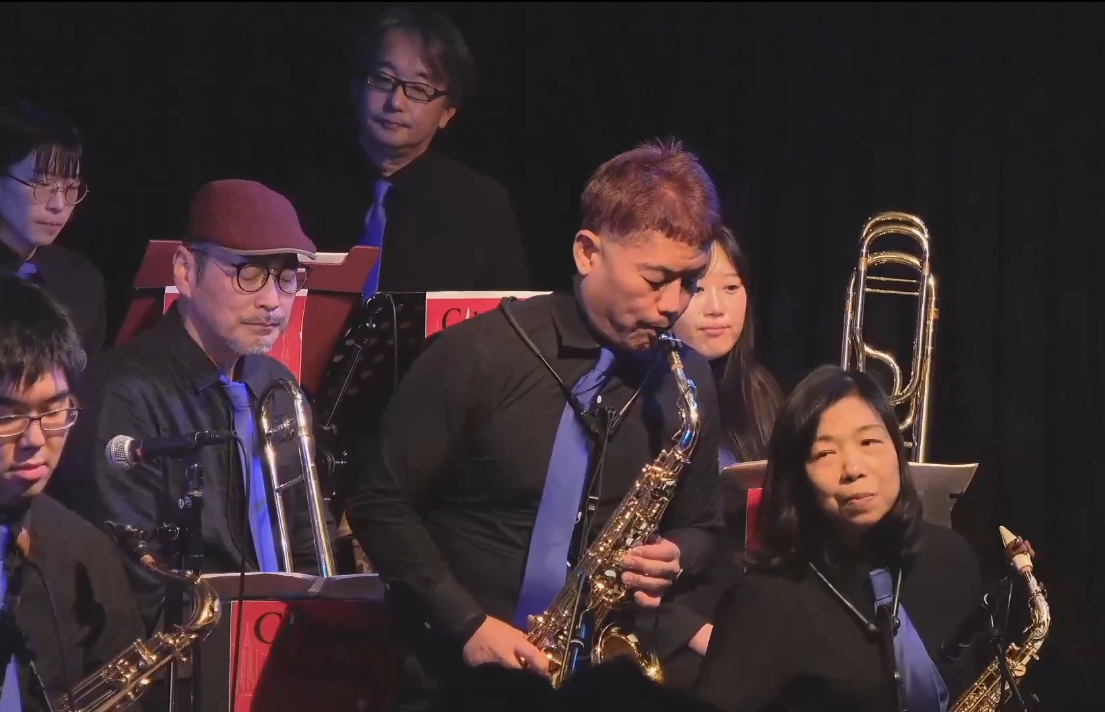 テナーサックスのソロ演奏